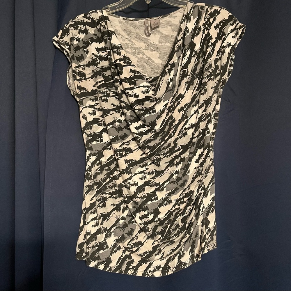 New Directions Black and White Patterned Blouse